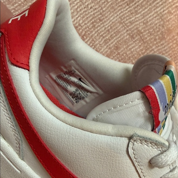Nike White and Red Women’s Sneakers with Multicolor Tongue - Picture 4 of 6